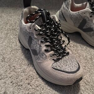 Veja Dekkan/Venturi Sustainable Sneakers – Women 7